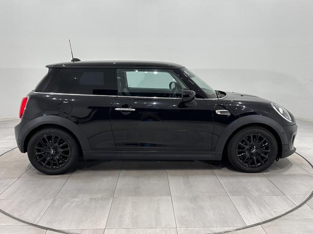 ＭＩＮＩ クーパーＤ　衝突回避被害軽減ブレーキ／車線逸脱警告／液晶メーター／マルチファンクションステアリング／ＬＥＤヘッドライト／ＬＥＤリアコンビランプ（ユニオンジャックデザイン）（5枚目）