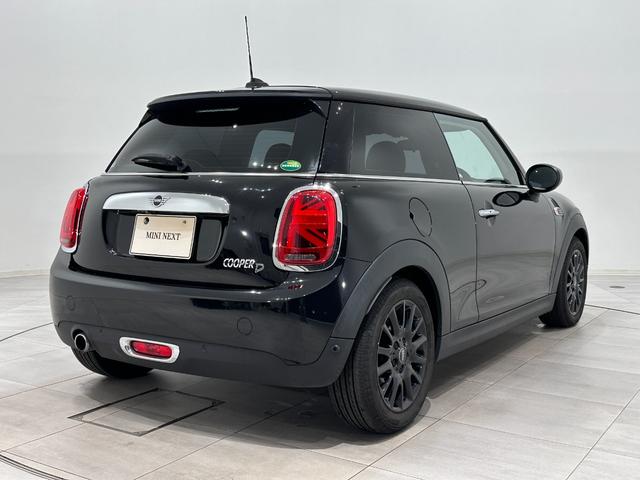 ＭＩＮＩ クーパーＤ　衝突回避被害軽減ブレーキ／車線逸脱警告／液晶メーター／マルチファンクションステアリング／ＬＥＤヘッドライト／ＬＥＤリアコンビランプ（ユニオンジャックデザイン）（6枚目）