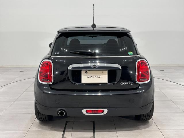 ＭＩＮＩ クーパーＤ　衝突回避被害軽減ブレーキ／車線逸脱警告／液晶メーター／マルチファンクションステアリング／ＬＥＤヘッドライト／ＬＥＤリアコンビランプ（ユニオンジャックデザイン）（7枚目）