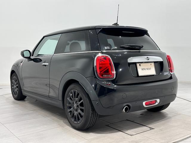 ＭＩＮＩ クーパーＤ　衝突回避被害軽減ブレーキ／車線逸脱警告／液晶メーター／マルチファンクションステアリング／ＬＥＤヘッドライト／ＬＥＤリアコンビランプ（ユニオンジャックデザイン）（8枚目）