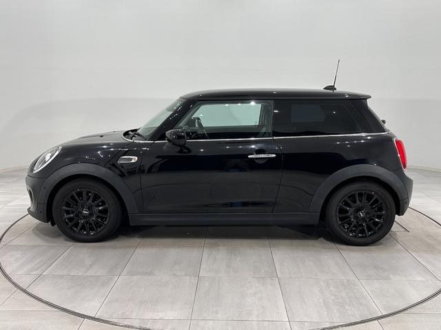 ＭＩＮＩ クーパーＤ　衝突回避被害軽減ブレーキ／車線逸脱警告／液晶メーター／マルチファンクションステアリング／ＬＥＤヘッドライト／ＬＥＤリアコンビランプ（ユニオンジャックデザイン）（9枚目）