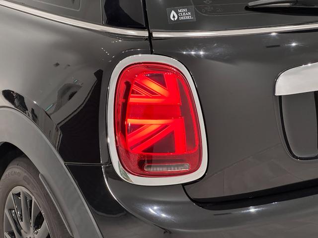 ＭＩＮＩ クーパーＤ　衝突回避被害軽減ブレーキ／車線逸脱警告／液晶メーター／マルチファンクションステアリング／ＬＥＤヘッドライト／ＬＥＤリアコンビランプ（ユニオンジャックデザイン）（14枚目）
