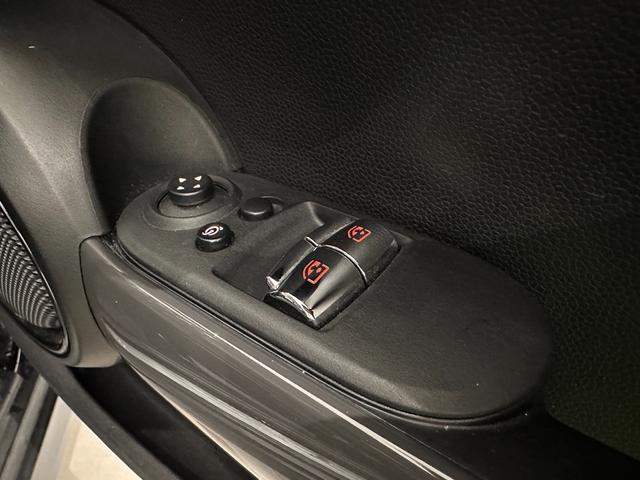 ＭＩＮＩ クーパーＤ　衝突回避被害軽減ブレーキ／車線逸脱警告／液晶メーター／マルチファンクションステアリング／ＬＥＤヘッドライト／ＬＥＤリアコンビランプ（ユニオンジャックデザイン）（17枚目）