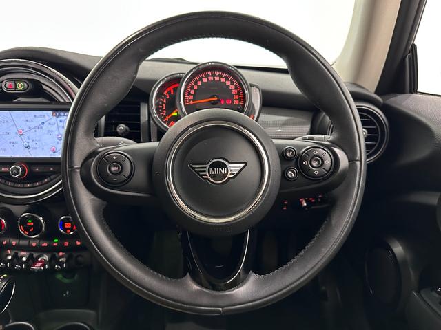 ＭＩＮＩ クーパーＤ　衝突回避被害軽減ブレーキ／車線逸脱警告／液晶メーター／マルチファンクションステアリング／ＬＥＤヘッドライト／ＬＥＤリアコンビランプ（ユニオンジャックデザイン）（25枚目）