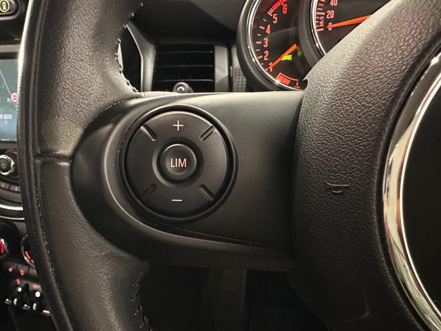 ＭＩＮＩ クーパーＤ　衝突回避被害軽減ブレーキ／車線逸脱警告／液晶メーター／マルチファンクションステアリング／ＬＥＤヘッドライト／ＬＥＤリアコンビランプ（ユニオンジャックデザイン）（27枚目）