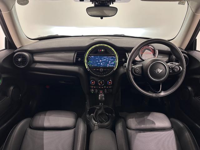 ＭＩＮＩ クーパーＤ　衝突回避被害軽減ブレーキ／車線逸脱警告／液晶メーター／マルチファンクションステアリング／ＬＥＤヘッドライト／ＬＥＤリアコンビランプ（ユニオンジャックデザイン）（33枚目）