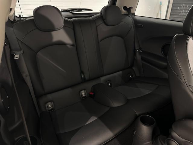 ＭＩＮＩ クーパーＤ　衝突回避被害軽減ブレーキ／車線逸脱警告／液晶メーター／マルチファンクションステアリング／ＬＥＤヘッドライト／ＬＥＤリアコンビランプ（ユニオンジャックデザイン）（35枚目）