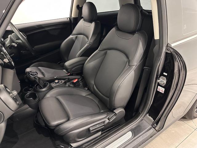 ＭＩＮＩ クーパーＤ　衝突回避被害軽減ブレーキ／車線逸脱警告／液晶メーター／マルチファンクションステアリング／ＬＥＤヘッドライト／ＬＥＤリアコンビランプ（ユニオンジャックデザイン）（36枚目）