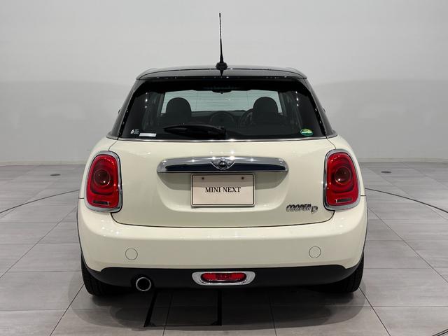 ＭＩＮＩ クーパーＤ　ＳＯＳコール／マルチファンクションステアリング／ハロゲンヘッドライト／ＬＥＤリアコンビランプ／１５インチホイール（7枚目）