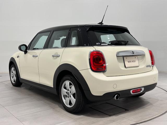 ＭＩＮＩ クーパーＤ　ＳＯＳコール／マルチファンクションステアリング／ハロゲンヘッドライト／ＬＥＤリアコンビランプ／１５インチホイール（8枚目）