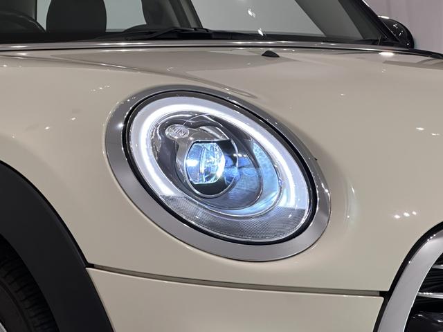 ＭＩＮＩ クーパーＤ　ＳＯＳコール／マルチファンクションステアリング／ハロゲンヘッドライト／ＬＥＤリアコンビランプ／１５インチホイール（10枚目）