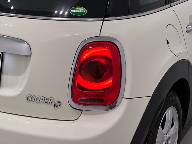 ＭＩＮＩ クーパーＤ　ＳＯＳコール／マルチファンクションステアリング／ハロゲンヘッドライト／ＬＥＤリアコンビランプ／１５インチホイール（13枚目）