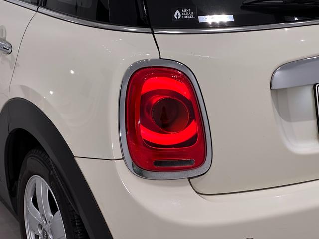 ＭＩＮＩ クーパーＤ　ＳＯＳコール／マルチファンクションステアリング／ハロゲンヘッドライト／ＬＥＤリアコンビランプ／１５インチホイール（14枚目）