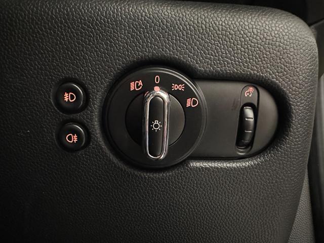 ＭＩＮＩ クーパーＤ　ＳＯＳコール／マルチファンクションステアリング／ハロゲンヘッドライト／ＬＥＤリアコンビランプ／１５インチホイール（18枚目）