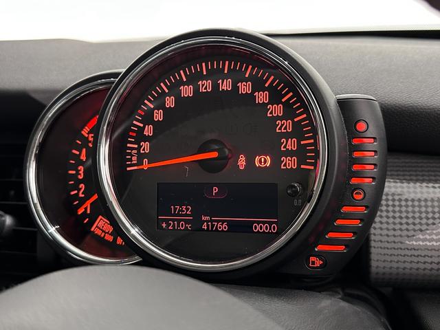 ＭＩＮＩ クーパーＤ　ＳＯＳコール／マルチファンクションステアリング／ハロゲンヘッドライト／ＬＥＤリアコンビランプ／１５インチホイール（27枚目）