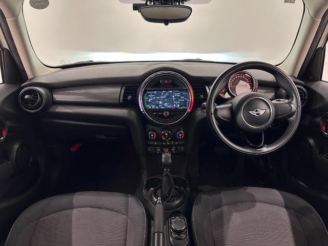 ＭＩＮＩ クーパーＤ　ＳＯＳコール／マルチファンクションステアリング／ハロゲンヘッドライト／ＬＥＤリアコンビランプ／１５インチホイール（30枚目）