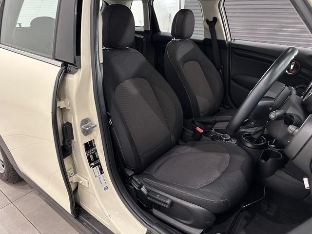 ＭＩＮＩ クーパーＤ　ＳＯＳコール／マルチファンクションステアリング／ハロゲンヘッドライト／ＬＥＤリアコンビランプ／１５インチホイール（31枚目）