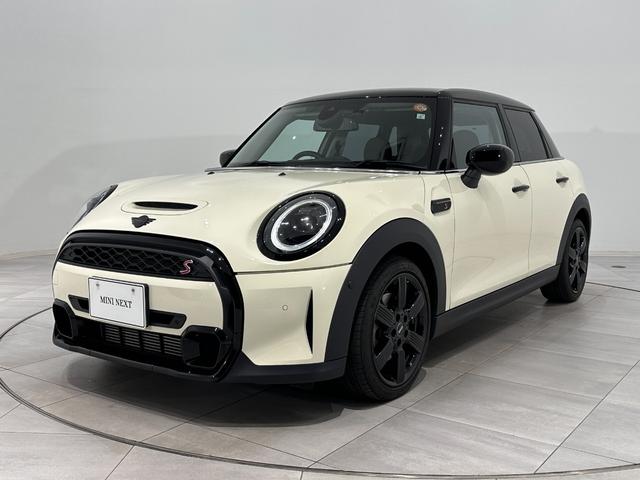 ＭＩＮＩ クーパーＳＤ　クラシック・トリム　認定保証２年衝突回避被害軽減ブレーキ車線逸脱警告バックカメラ液晶メーターマルチファンクションステアリングＭＩＮＩドライビングモードコンフォートアクセスＬＥＤヘッドライトＬＥＤリアコンビランプ（2枚目）