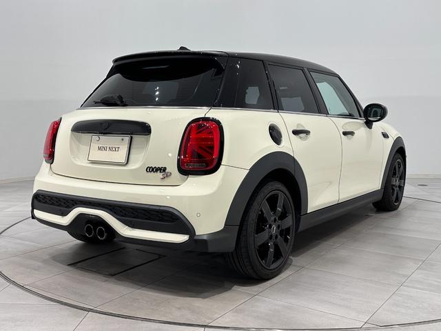 ＭＩＮＩ クーパーＳＤ　クラシック・トリム　認定保証２年衝突回避被害軽減ブレーキ車線逸脱警告バックカメラ液晶メーターマルチファンクションステアリングＭＩＮＩドライビングモードコンフォートアクセスＬＥＤヘッドライトＬＥＤリアコンビランプ（6枚目）