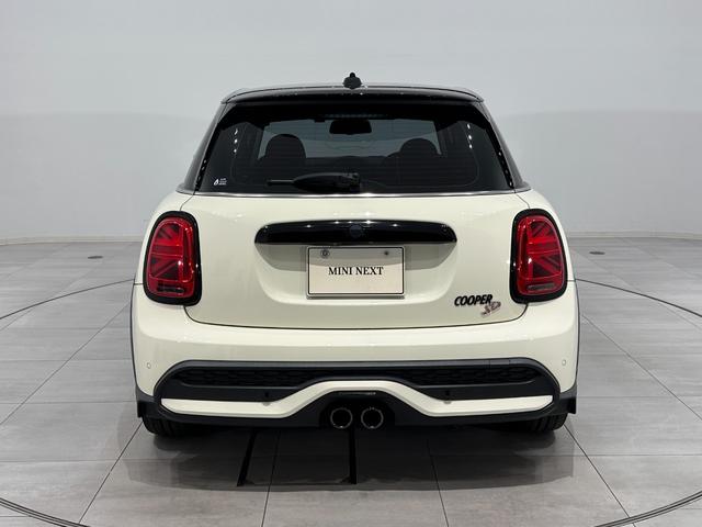 ＭＩＮＩ クーパーＳＤ　クラシック・トリム　認定保証２年衝突回避被害軽減ブレーキ車線逸脱警告バックカメラ液晶メーターマルチファンクションステアリングＭＩＮＩドライビングモードコンフォートアクセスＬＥＤヘッドライトＬＥＤリアコンビランプ（7枚目）