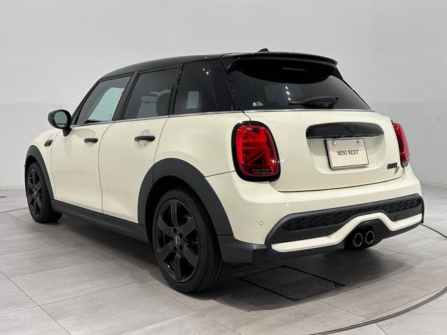 ＭＩＮＩ クーパーＳＤ　クラシック・トリム　認定保証２年衝突回避被害軽減ブレーキ車線逸脱警告バックカメラ液晶メーターマルチファンクションステアリングＭＩＮＩドライビングモードコンフォートアクセスＬＥＤヘッドライトＬＥＤリアコンビランプ（8枚目）