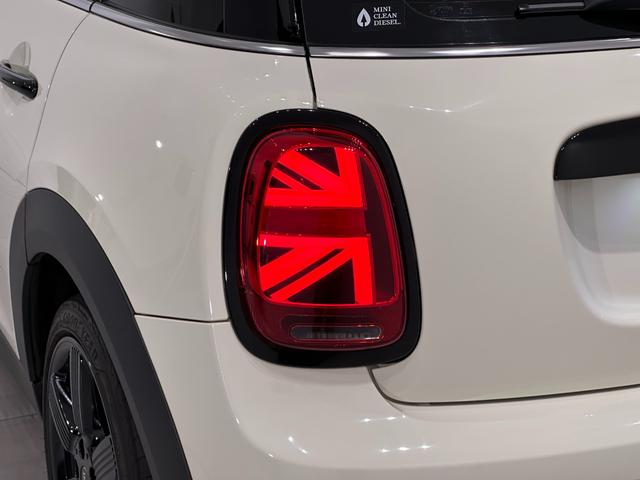 ＭＩＮＩ クーパーＳＤ　クラシック・トリム　認定保証２年衝突回避被害軽減ブレーキ車線逸脱警告バックカメラ液晶メーターマルチファンクションステアリングＭＩＮＩドライビングモードコンフォートアクセスＬＥＤヘッドライトＬＥＤリアコンビランプ（14枚目）
