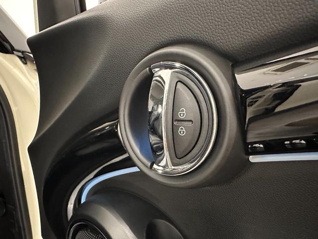 ＭＩＮＩ クーパーＳＤ　クラシック・トリム　認定保証２年衝突回避被害軽減ブレーキ車線逸脱警告バックカメラ液晶メーターマルチファンクションステアリングＭＩＮＩドライビングモードコンフォートアクセスＬＥＤヘッドライトＬＥＤリアコンビランプ（16枚目）