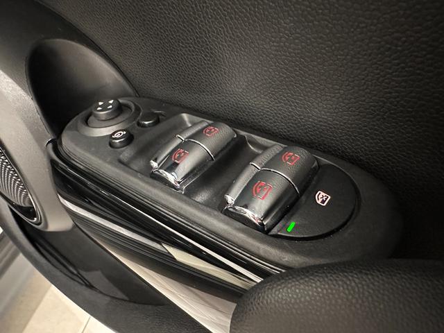 ＭＩＮＩ クーパーＳＤ　クラシック・トリム　認定保証２年衝突回避被害軽減ブレーキ車線逸脱警告バックカメラ液晶メーターマルチファンクションステアリングＭＩＮＩドライビングモードコンフォートアクセスＬＥＤヘッドライトＬＥＤリアコンビランプ（17枚目）