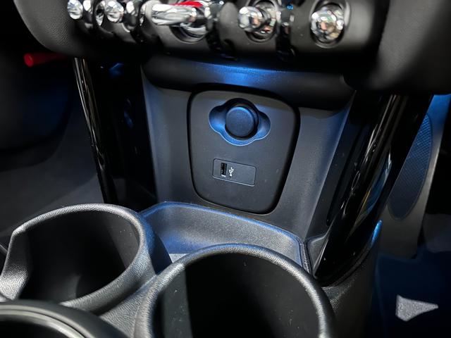 ＭＩＮＩ クーパーＳＤ　クラシック・トリム　認定保証２年衝突回避被害軽減ブレーキ車線逸脱警告バックカメラ液晶メーターマルチファンクションステアリングＭＩＮＩドライビングモードコンフォートアクセスＬＥＤヘッドライトＬＥＤリアコンビランプ（23枚目）