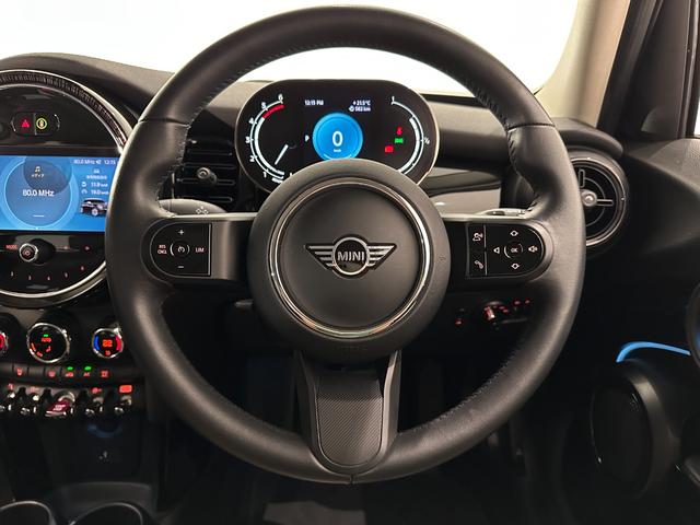 ＭＩＮＩ クーパーＳＤ　クラシック・トリム　認定保証２年衝突回避被害軽減ブレーキ車線逸脱警告バックカメラ液晶メーターマルチファンクションステアリングＭＩＮＩドライビングモードコンフォートアクセスＬＥＤヘッドライトＬＥＤリアコンビランプ（26枚目）