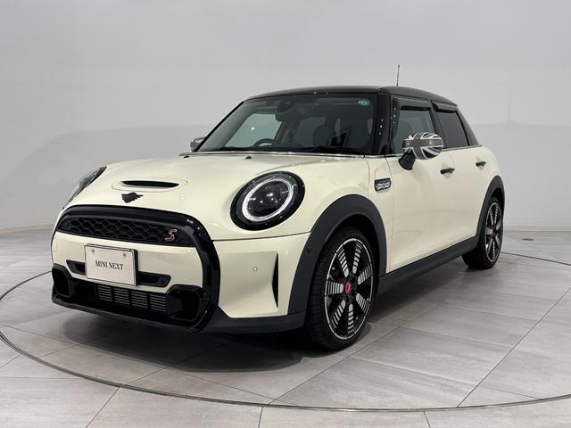 ＭＩＮＩ クーパーＳ　クラシック・トリム　全国２年保証／ＣａｒＰｌａｙ／ワイヤレス充電／ＥＴＣ／ＯＳコール／クルーズコントロール／バックカメラ／ＭＩＮＩドライビングモード／ＬＥＤヘッドライト／ＬＥＤリアコンビランプ（2枚目）