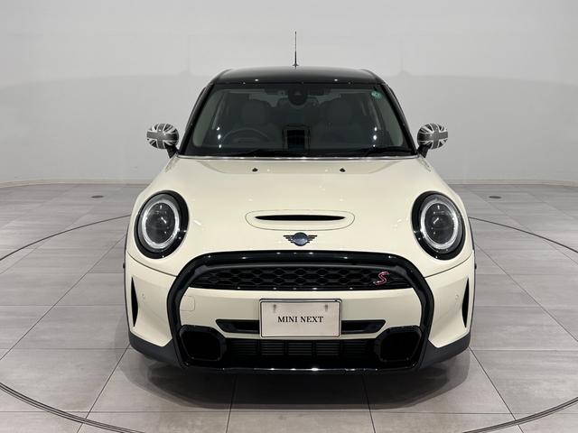 ＭＩＮＩ クーパーＳ　クラシック・トリム　全国２年保証／ＣａｒＰｌａｙ／ワイヤレス充電／ＥＴＣ／ＯＳコール／クルーズコントロール／バックカメラ／ＭＩＮＩドライビングモード／ＬＥＤヘッドライト／ＬＥＤリアコンビランプ（3枚目）