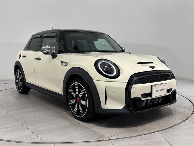 ＭＩＮＩ クーパーＳ　クラシック・トリム　全国２年保証／ＣａｒＰｌａｙ／ワイヤレス充電／ＥＴＣ／ＯＳコール／クルーズコントロール／バックカメラ／ＭＩＮＩドライビングモード／ＬＥＤヘッドライト／ＬＥＤリアコンビランプ（4枚目）