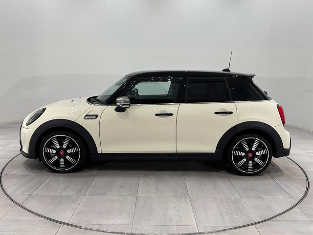 ＭＩＮＩ クーパーＳ　クラシック・トリム　全国２年保証／ＣａｒＰｌａｙ／ワイヤレス充電／ＥＴＣ／ＯＳコール／クルーズコントロール／バックカメラ／ＭＩＮＩドライビングモード／ＬＥＤヘッドライト／ＬＥＤリアコンビランプ（9枚目）