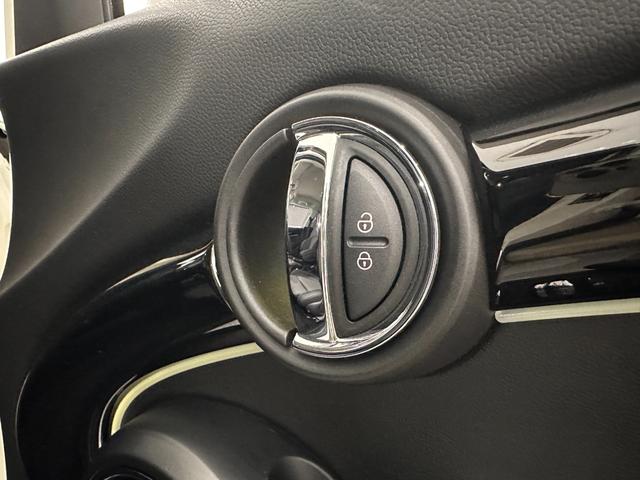 ＭＩＮＩ クーパーＳ　クラシック・トリム　全国２年保証／ＣａｒＰｌａｙ／ワイヤレス充電／ＥＴＣ／ＯＳコール／クルーズコントロール／バックカメラ／ＭＩＮＩドライビングモード／ＬＥＤヘッドライト／ＬＥＤリアコンビランプ（17枚目）