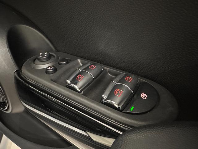 ＭＩＮＩ クーパーＳ　クラシック・トリム　全国２年保証／ＣａｒＰｌａｙ／ワイヤレス充電／ＥＴＣ／ＯＳコール／クルーズコントロール／バックカメラ／ＭＩＮＩドライビングモード／ＬＥＤヘッドライト／ＬＥＤリアコンビランプ（18枚目）