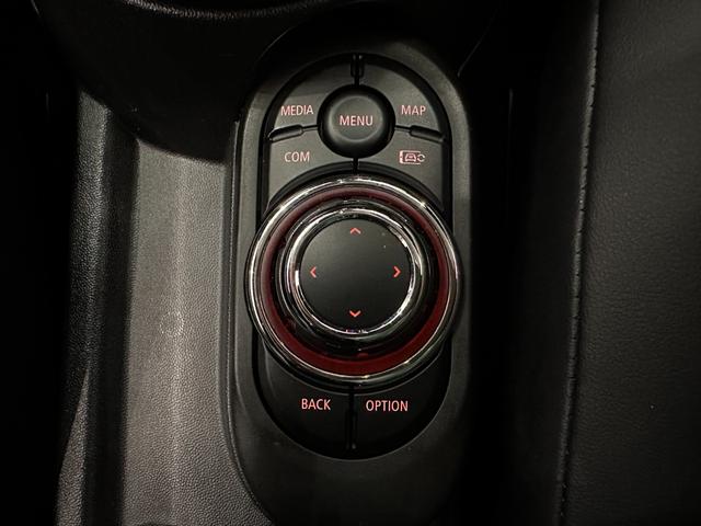 ＭＩＮＩ クーパーＳ　クラシック・トリム　全国２年保証／ＣａｒＰｌａｙ／ワイヤレス充電／ＥＴＣ／ＯＳコール／クルーズコントロール／バックカメラ／ＭＩＮＩドライビングモード／ＬＥＤヘッドライト／ＬＥＤリアコンビランプ（26枚目）