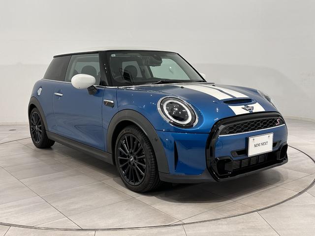 ＭＩＮＩ クーパーＳ　衝突回避被害軽減ブレーキ車線逸脱警告バックカメラ液晶メーターマルチファンクションステアリングＭＩＮＩドライビングモーコンフォートアクセスＬＥＤヘッドライトＬＥＤリアコンビランプ（4枚目）