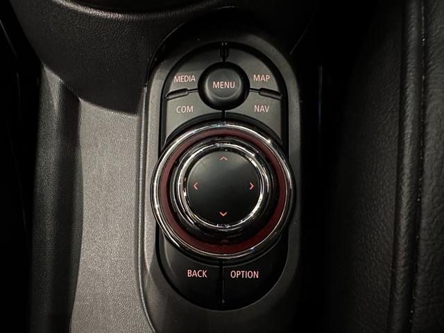 ＭＩＮＩ クーパーＳ　衝突回避被害軽減ブレーキ車線逸脱警告バックカメラ液晶メーターマルチファンクションステアリングＭＩＮＩドライビングモーコンフォートアクセスＬＥＤヘッドライトＬＥＤリアコンビランプ（25枚目）
