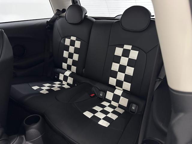 ＭＩＮＩ クーパーＳ　衝突回避被害軽減ブレーキ車線逸脱警告バックカメラ液晶メーターマルチファンクションステアリングＭＩＮＩドライビングモーコンフォートアクセスＬＥＤヘッドライトＬＥＤリアコンビランプ（39枚目）