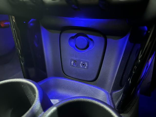 MINI クーパーS ナビ(非タッチスクリーン)/ETC/LEDヘッドライト/LEDリアコンビランプ/17インチホイール(23枚目)