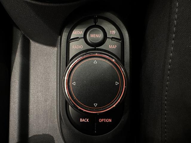 MINI クーパーS ナビ(非タッチスクリーン)/ETC/LEDヘッドライト/LEDリアコンビランプ/17インチホイール(25枚目)