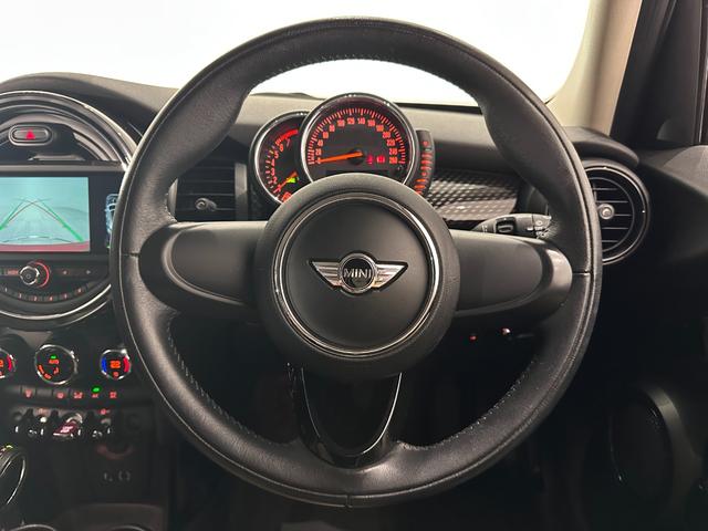 MINI クーパーS ナビ(非タッチスクリーン)/ETC/LEDヘッドライト/LEDリアコンビランプ/17インチホイール(26枚目)