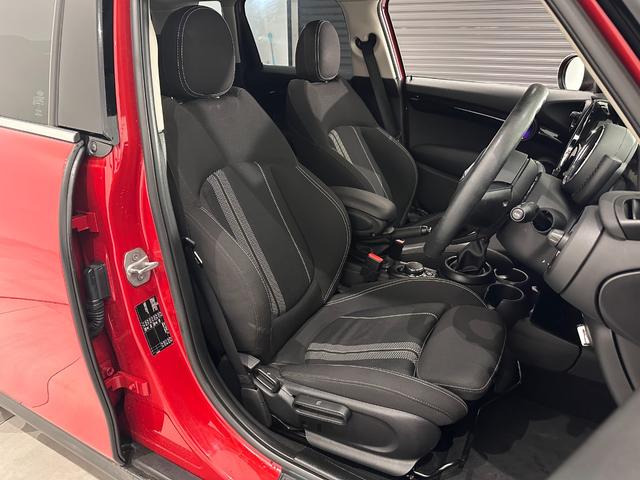 MINI クーパーS ナビ(非タッチスクリーン)/ETC/LEDヘッドライト/LEDリアコンビランプ/17インチホイール(29枚目)