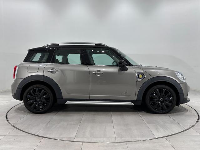 ＭＩＮＩ クーパーＳ　Ｅ　クロスオーバー　オール４　ナビ（タッチスクリーン）／ＥＴＣ／アクティブクルーズコントロール／リアパークディスタンスコントロール／ＬＥＤヘッドライト（デイライト付）／ＬＥＤテールライト／バックドア自動開閉／１８インチホイール（5枚目）