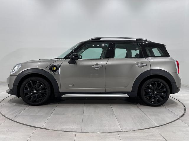 ＭＩＮＩ クーパーＳ　Ｅ　クロスオーバー　オール４　ナビ（タッチスクリーン）／ＥＴＣ／アクティブクルーズコントロール／リアパークディスタンスコントロール／ＬＥＤヘッドライト（デイライト付）／ＬＥＤテールライト／バックドア自動開閉／１８インチホイール（9枚目）