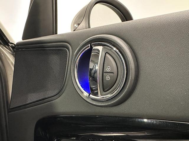 ＭＩＮＩ クーパーＳ　Ｅ　クロスオーバー　オール４　ナビ（タッチスクリーン）／ＥＴＣ／アクティブクルーズコントロール／リアパークディスタンスコントロール／ＬＥＤヘッドライト（デイライト付）／ＬＥＤテールライト／バックドア自動開閉／１８インチホイール（16枚目）