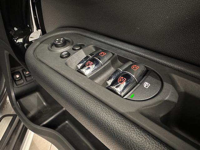 ＭＩＮＩ クーパーＳ　Ｅ　クロスオーバー　オール４　ナビ（タッチスクリーン）／ＥＴＣ／アクティブクルーズコントロール／リアパークディスタンスコントロール／ＬＥＤヘッドライト（デイライト付）／ＬＥＤテールライト／バックドア自動開閉／１８インチホイール（17枚目）