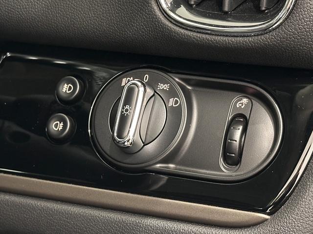 ＭＩＮＩ クーパーＳ　Ｅ　クロスオーバー　オール４　ナビ（タッチスクリーン）／ＥＴＣ／アクティブクルーズコントロール／リアパークディスタンスコントロール／ＬＥＤヘッドライト（デイライト付）／ＬＥＤテールライト／バックドア自動開閉／１８インチホイール（18枚目）