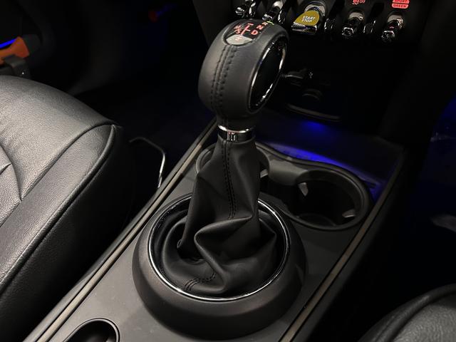 ＭＩＮＩ クーパーＳ　Ｅ　クロスオーバー　オール４　ナビ（タッチスクリーン）／ＥＴＣ／アクティブクルーズコントロール／リアパークディスタンスコントロール／ＬＥＤヘッドライト（デイライト付）／ＬＥＤテールライト／バックドア自動開閉／１８インチホイール（24枚目）